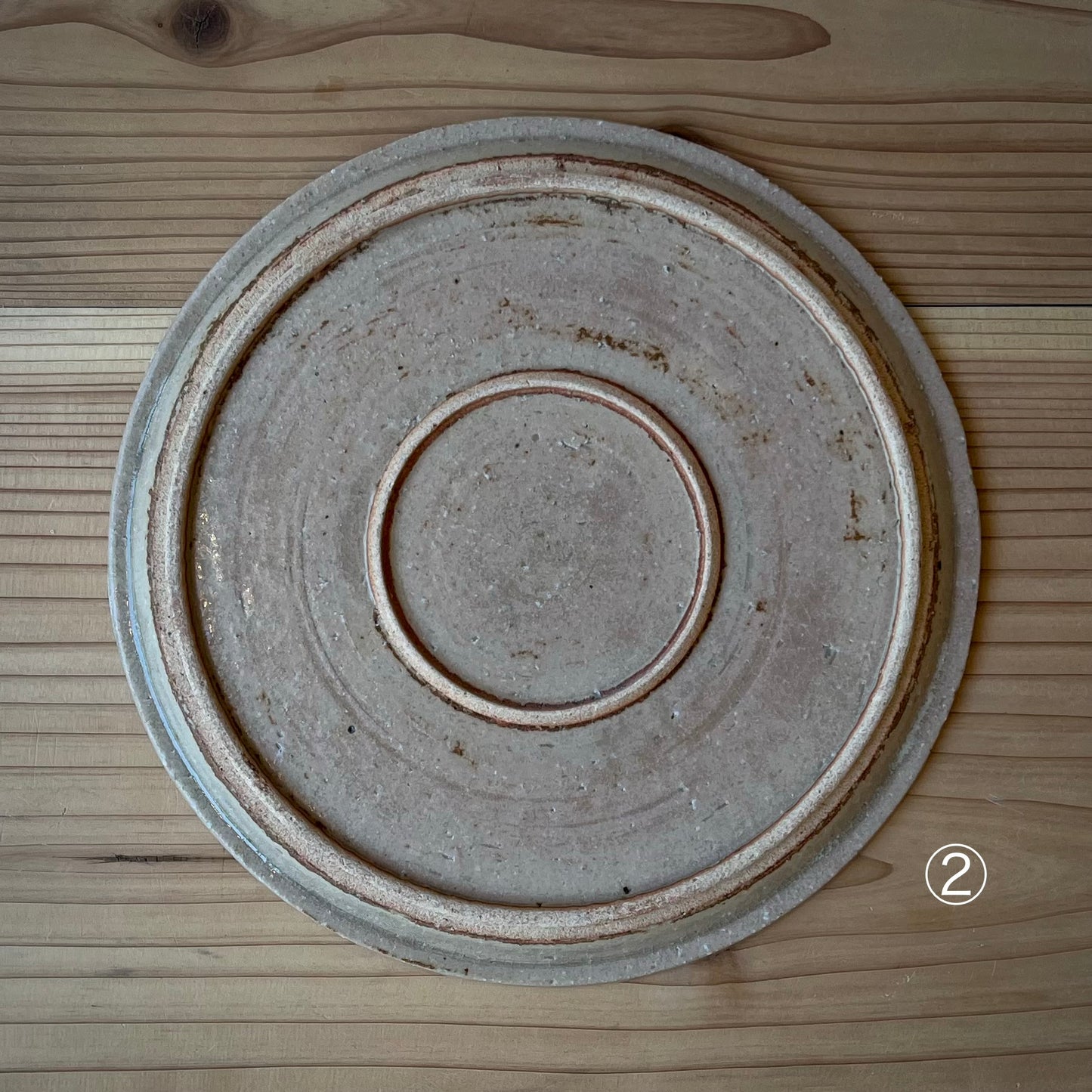 【日月窯】果木灰釉 リム皿 M（約16.5cm）／ 桃・葡萄・李桃