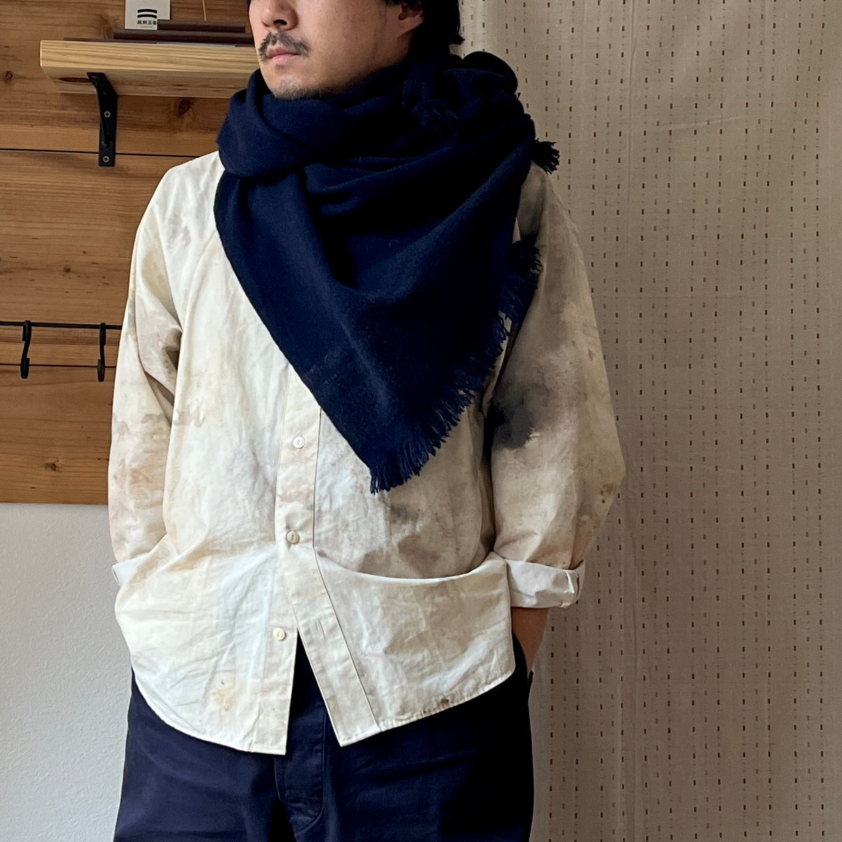 【atdusk】no1 カシミヤストール folon｜大判 両端グラデーション ベージュ・ネイビー 受注生産 日本製