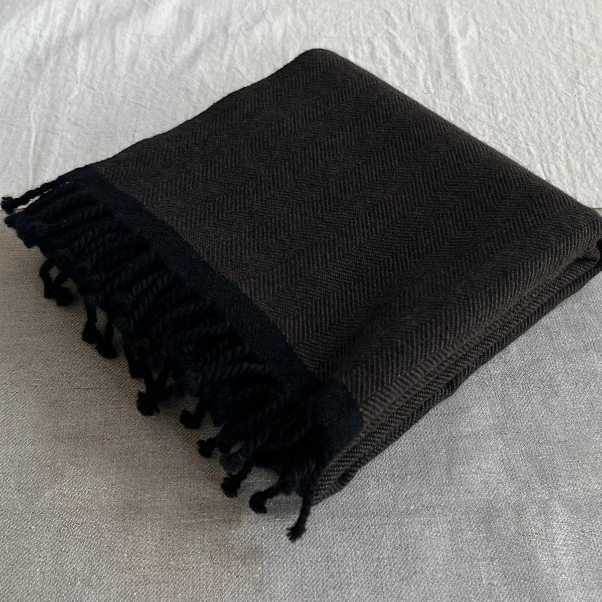 【atdusk】no2 カシミヤストール herringbone｜ヘリンボーン柄 黒×チョコレート 受注生産 日本製