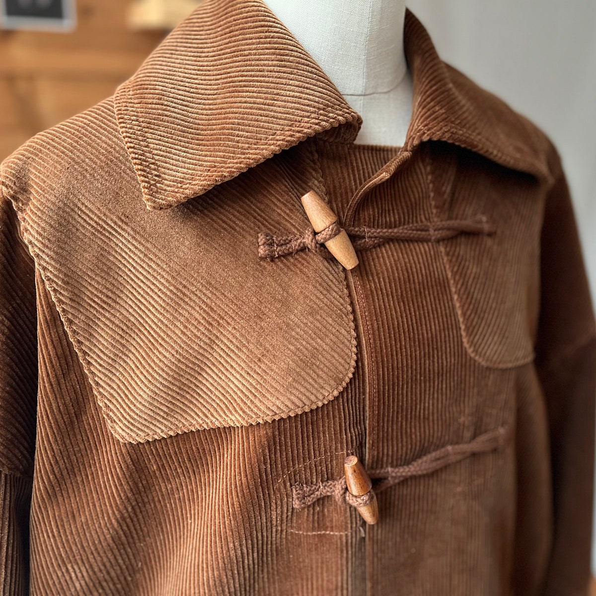 【ASEEDONCLÖUD】Memories coat（品番: 262104 / ブラウン）8Wコーデュロイ マザーズコートのサムネイル画像