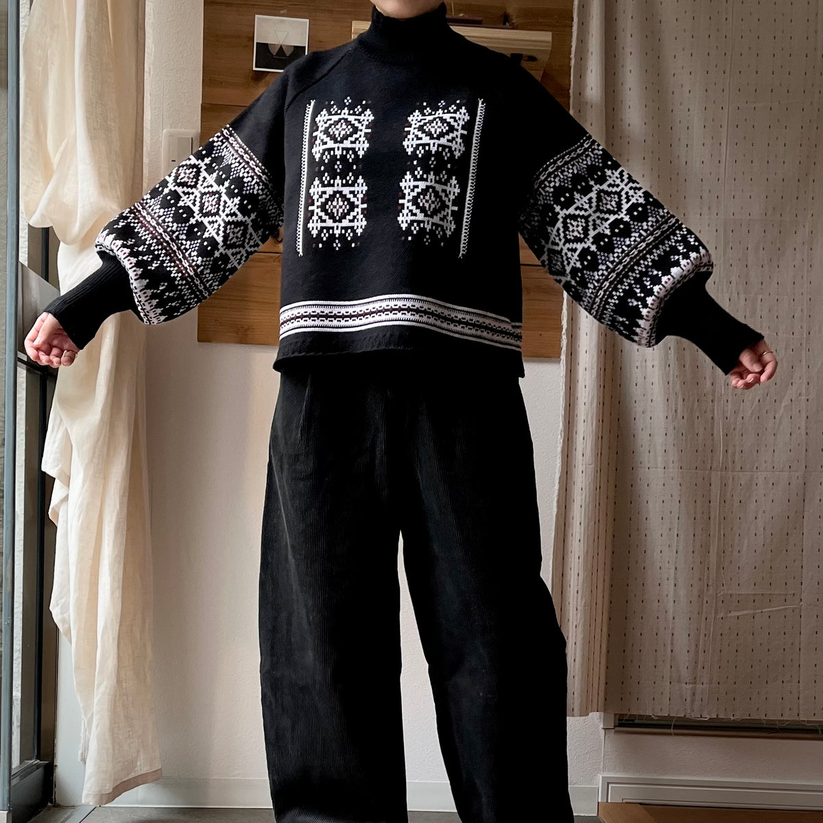 【ASEEDONCLÖUD】Memories pull on knit（品番: 262807 / ブラック）着用時のコーディネートシルエット