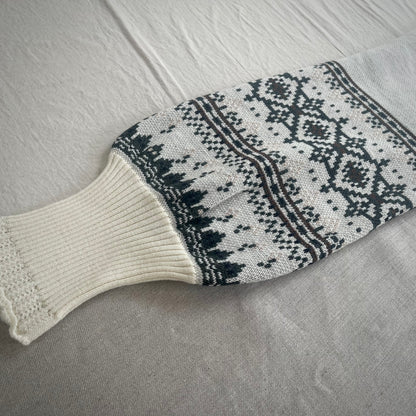 【ASEEDONCLÖUD】Memories pull on knit（品番: 262807 / オフホワイト）袖の10周年リバイバル柄とロングカフスの詳細