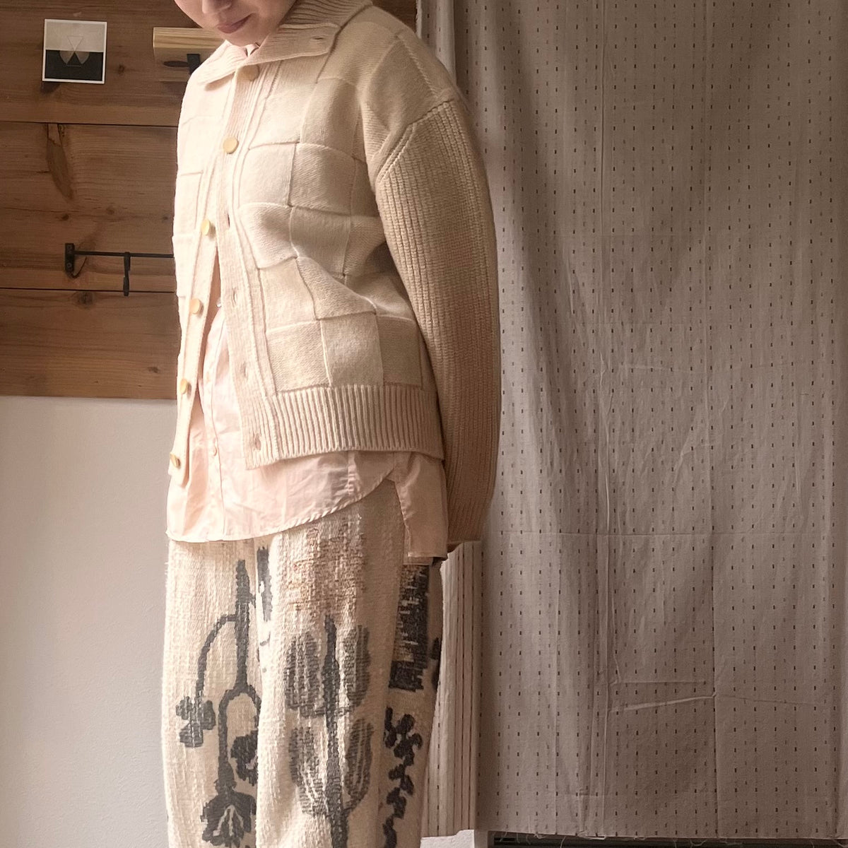 【ASEEDONCLÖUD】Okunensha cardigan（品番: 262803 / オフホワイト）着用時のコーディネートシルエット