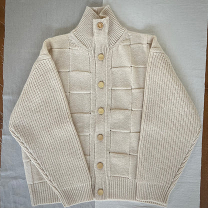 【ASEEDONCLÖUD】Okunensha cardigan（品番: 262803 / オフホワイト）全体正面のシルエット