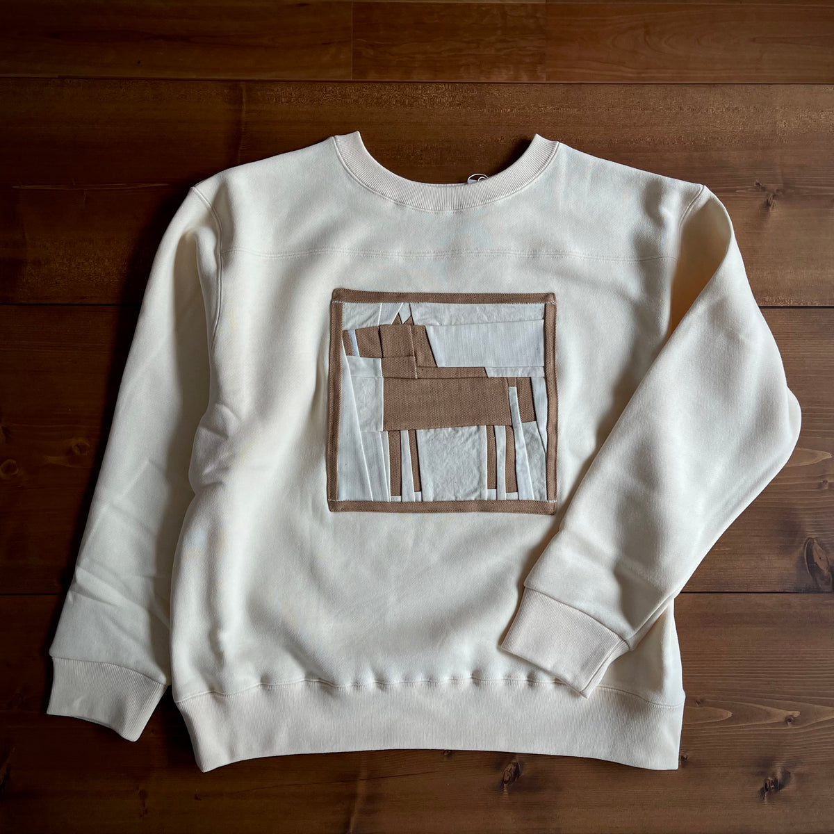 ASEEDONCLOUD okunensha sweatshirt (品番:262801) アイボリー・正面全体の馬柄パッチワークキルトスウェットシャツ