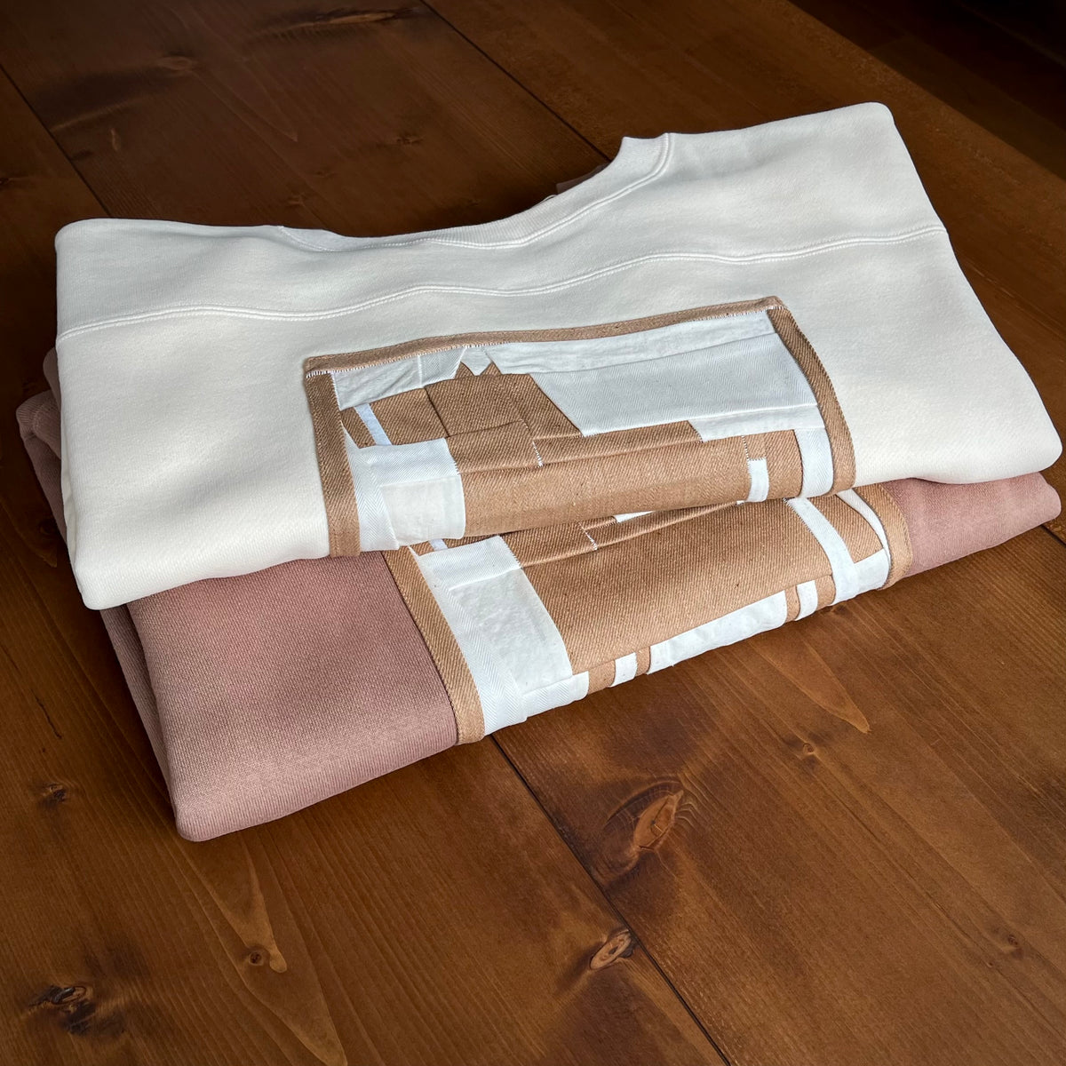 ASEEDONCLOUD okunensha sweatshirt (品番:262801) アイボリー・ピンクの馬柄パッチワークキルトスウェットシャツ