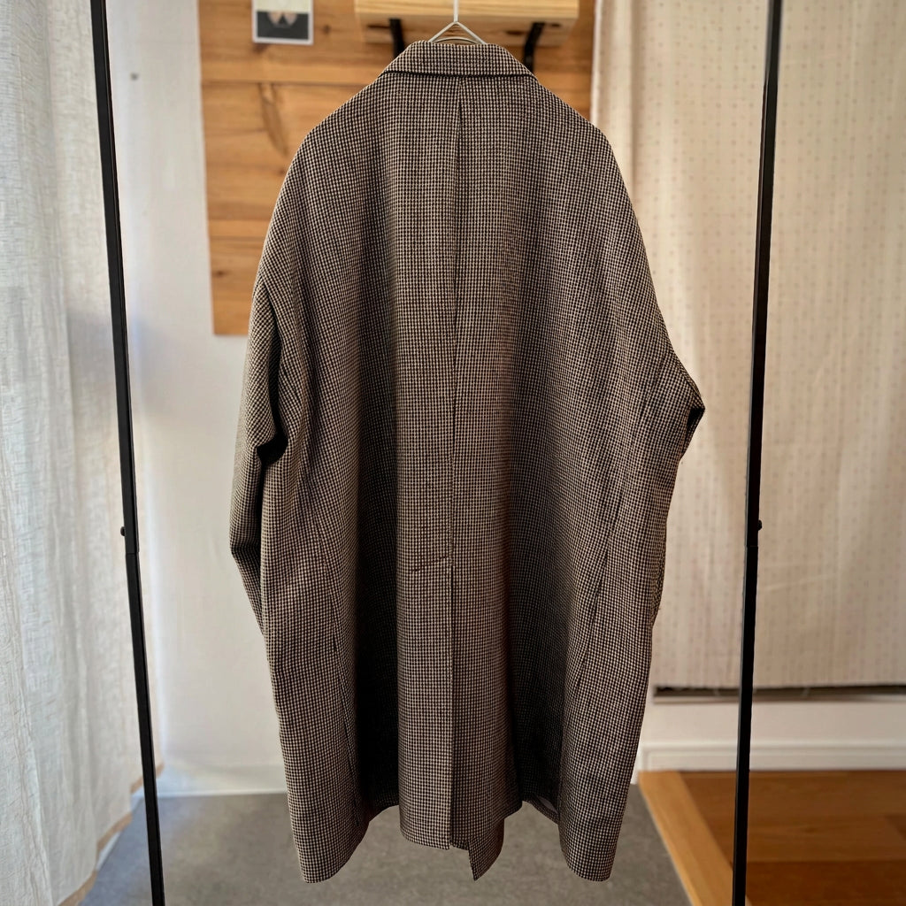 【ASEEDONCLÖUD】Railway uniform coat（品番: 262101 / グレイッシュベージュ）全体背面シルエット