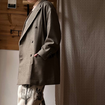 【ASEEDONCLÖUD】Railway uniform coat（品番: 262101 / グレイッシュベージュ）全体側面の着用コーディネート（モデル身長156cm）