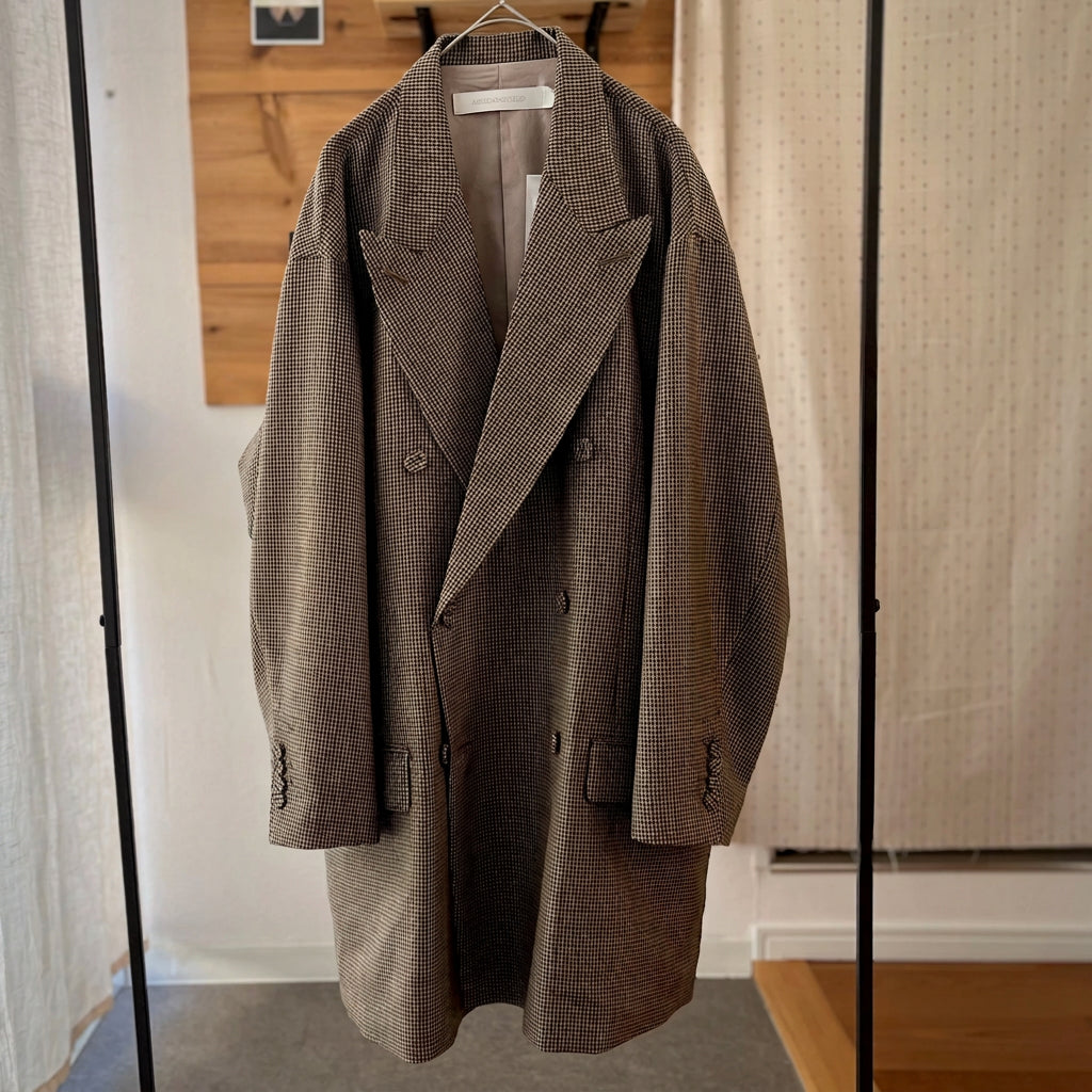 【ASEEDONCLÖUD】Railway uniform coat（品番: 262101 / グレイッシュベージュ）全体正面シルエット