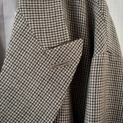 【ASEEDONCLÖUD】Railway uniform coat（品番: 262101 / グレイッシュベージュ）ラペルやフラワーホール、隠しポケットのディテール