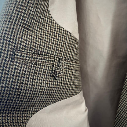 【ASEEDONCLÖUD】Railway uniform coat（品番: 262101 / グレイッシュベージュ）時刻表などを忍ばせられる右側内ポケットのディテール