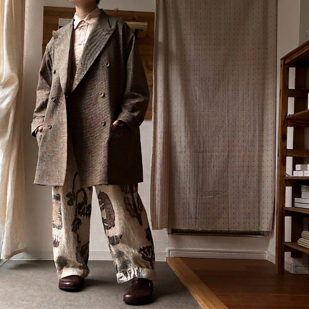 【ASEEDONCLÖUD】Railway uniform coat（品番: 262101 / グレイッシュベージュ）着用時の全体コーディネートサムネイル