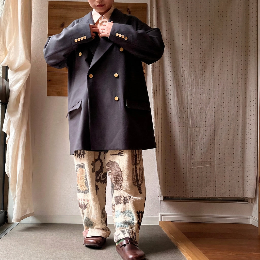 【ASEEDONCLÖUD】Railway uniform coat（品番: 262102 / グレー・メルトン）全身の着用コーディネート（モデル身長156cm）
