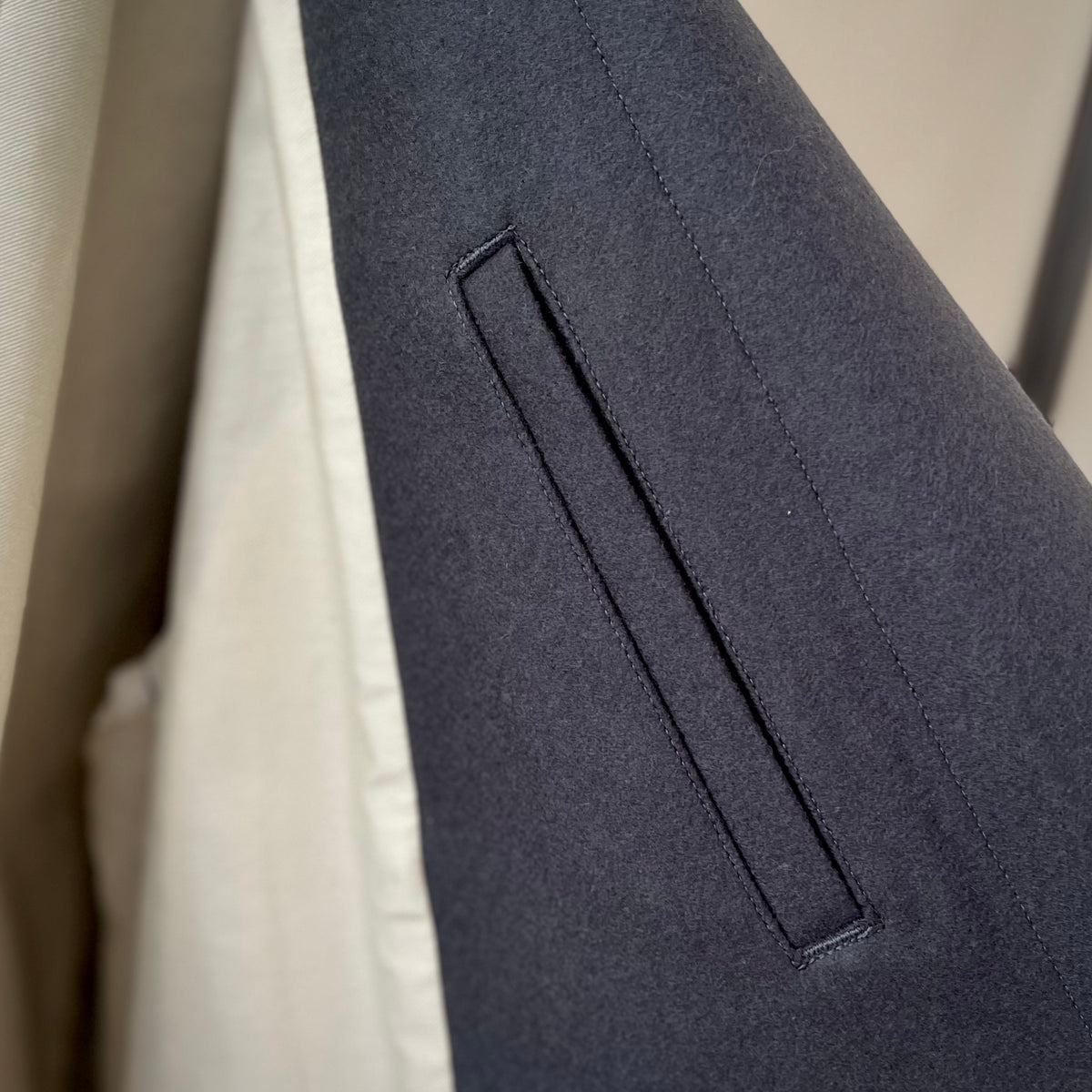 【ASEEDONCLÖUD】Railway uniform coat（品番: 262102 / グレー・メルトン）左側内ポケットのディテール