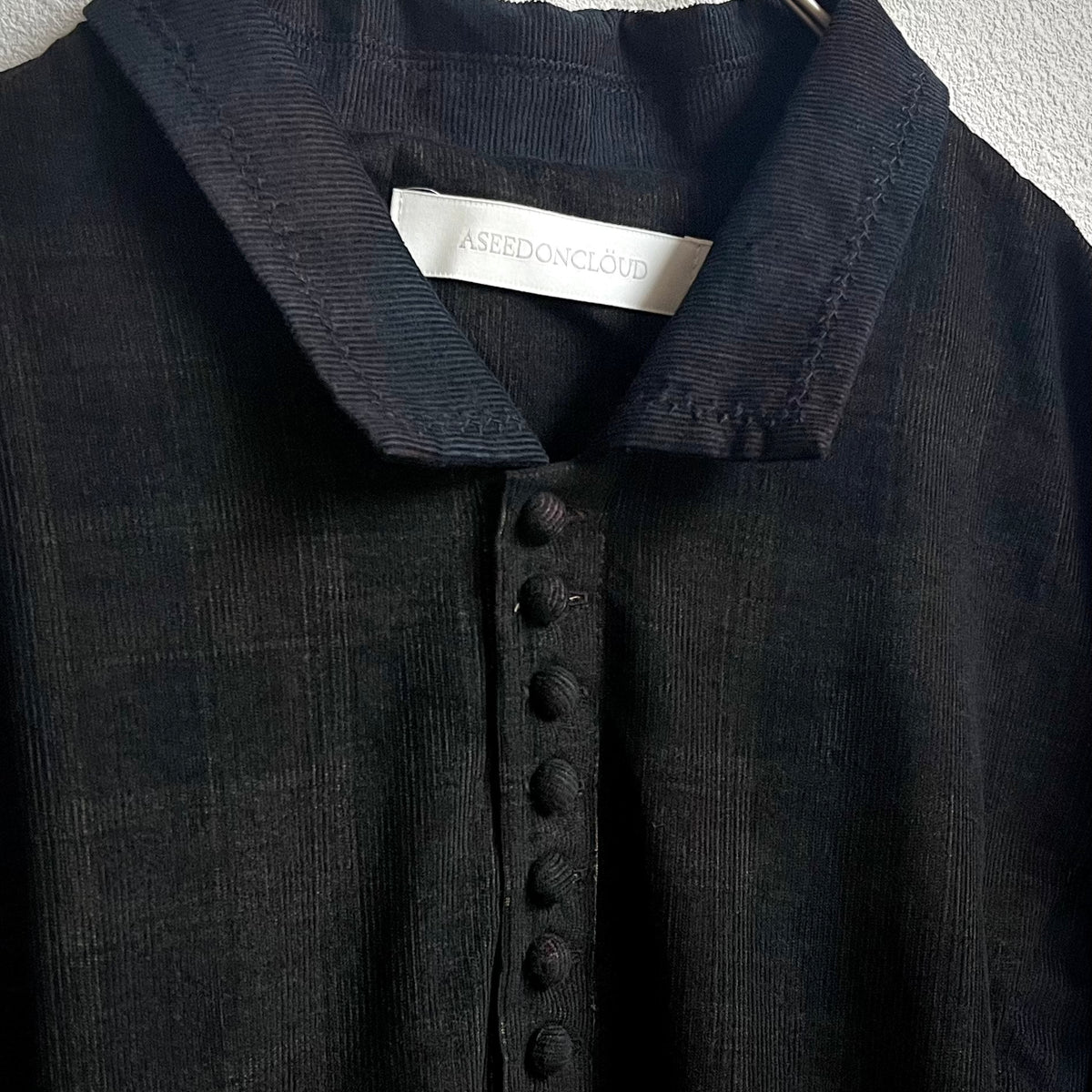 ASEEDONCLÖUD Railway uniform dress / レイルウェイユニフォームドレス（品番：262304）の襟元アップ画像