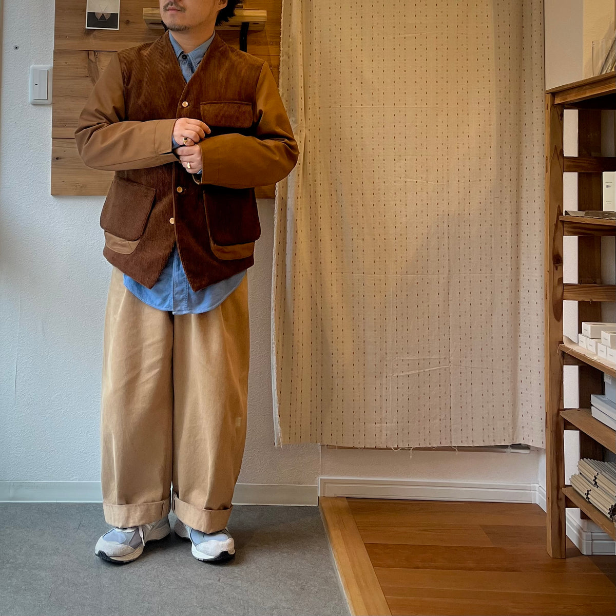 【ASEEDONCLÖUD】Railway uniform jacket（品番: 262202 / ブラウン）Mサイズ着用時のコーディネートシルエット（モデル身長160cm）
