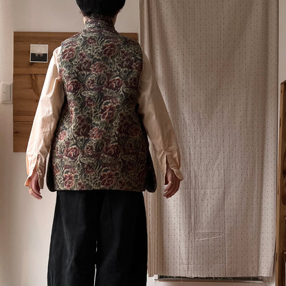 【ASEEDONCLÖUD】Railway waistcoat（品番: 262702 / train seat pattern）全体背面の着用コーディネートシルエット