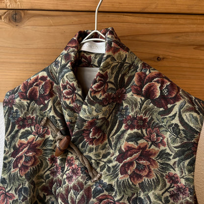 【ASEEDONCLÖUD】Railway waistcoat（品番: 262702 / train seat pattern）トグルボタンと襟元のサムネイル詳細